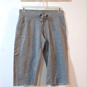 🚨 Arizona Jeans Crop Sweatpants Size M Grey Drawstring Pull-on